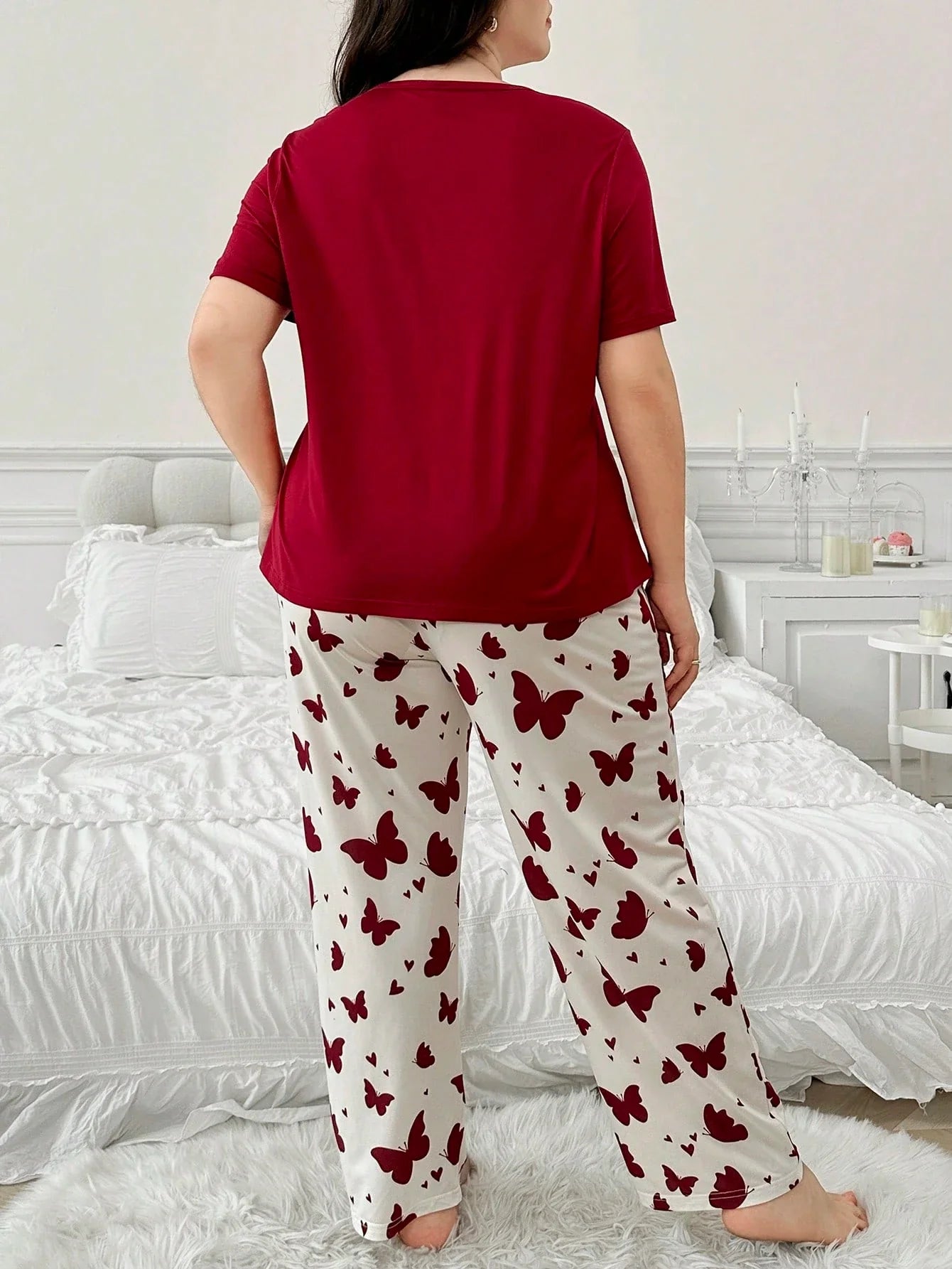 Conjunto de Pijama Plus Size com Estampa de Borboleta e Letra de Manga Curta para Mulheres