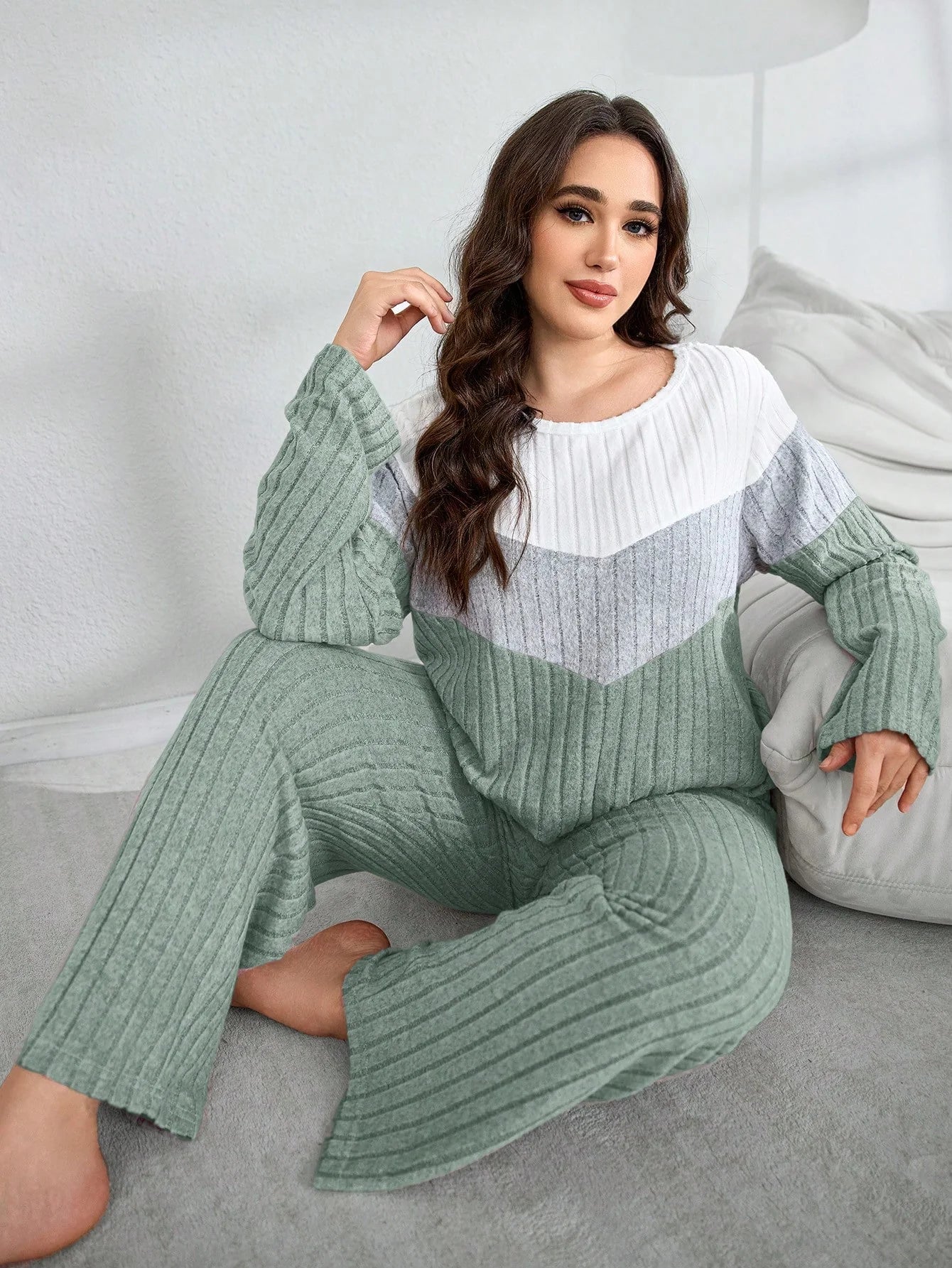SHEIN My Everyday Conjunto de Pijama Folgado Plus Size de Tecido de Malha Felpudo Retalho