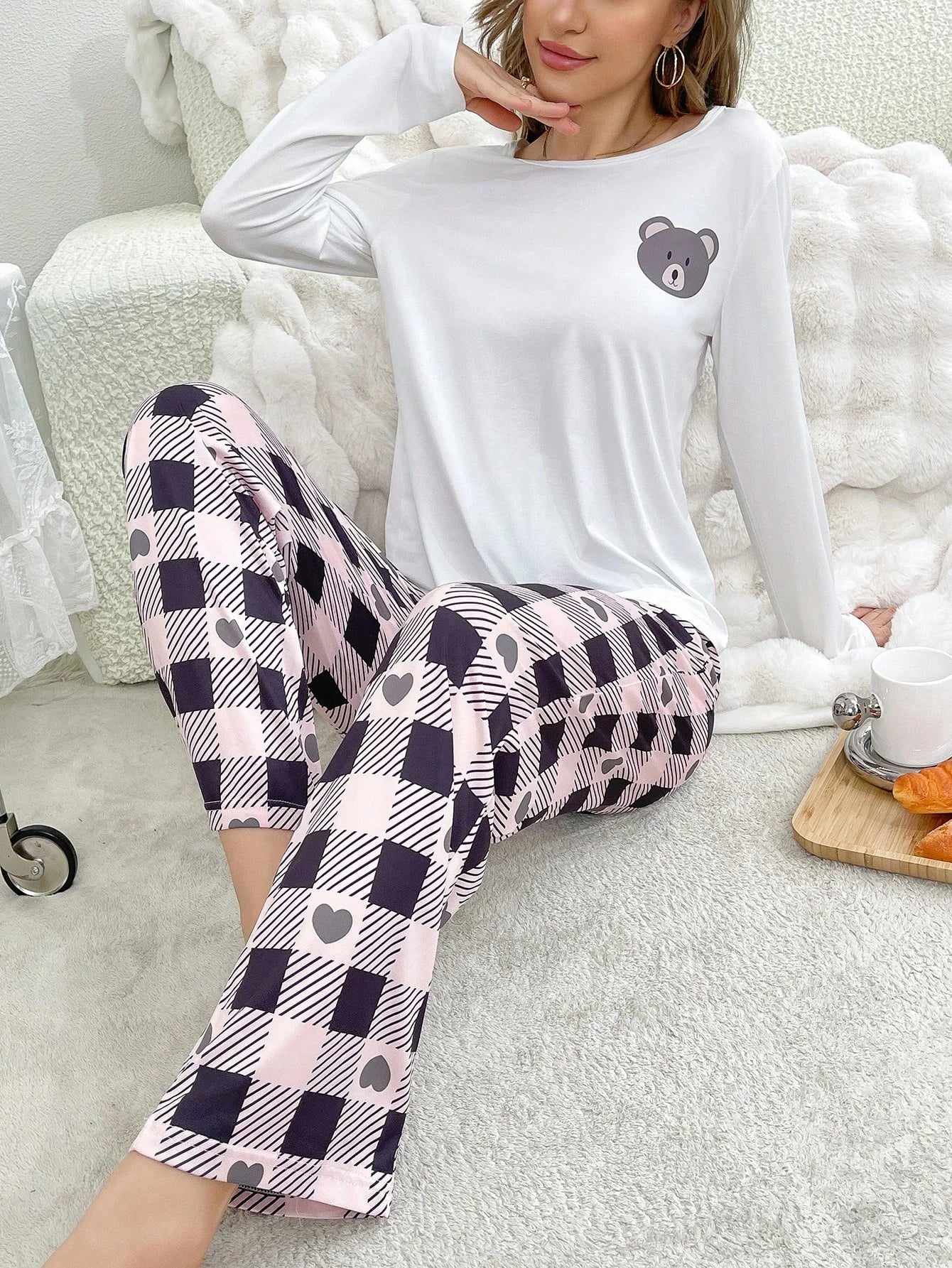 Conjunto de Pijama com Camiseta de Gráfico Cartoon e Calça Xadrez