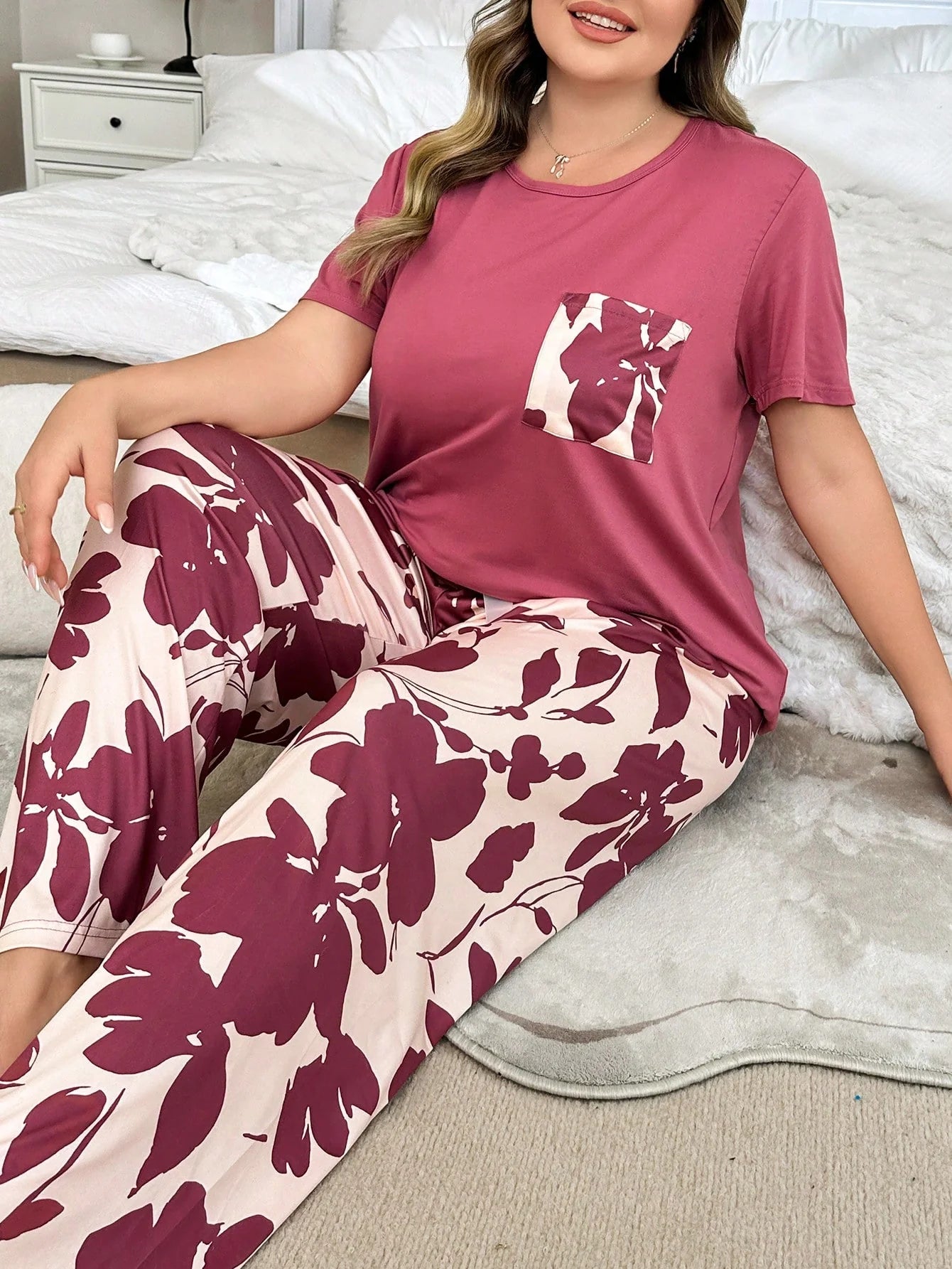 Conjunto de Pijama Casual Feminino com Estampa Floral, Top de Manga Curta com Bolso e Calça, Plus Size