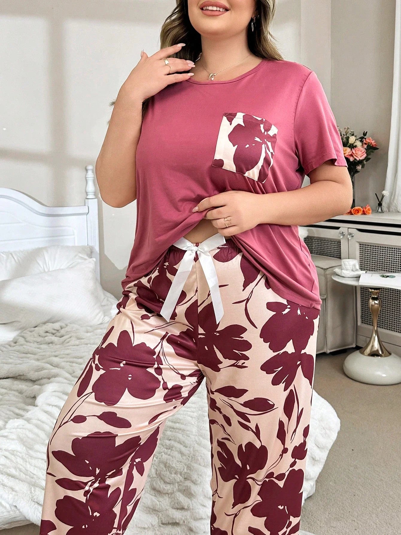 Conjunto de Pijama Casual Feminino com Estampa Floral, Top de Manga Curta com Bolso e Calça, Plus Size
