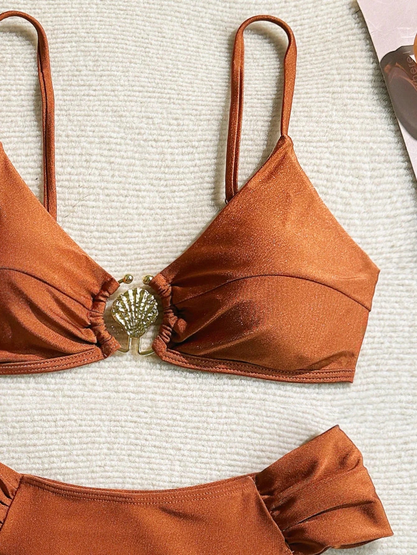 Swim Vcay Conjunto de Maiô Bikini com Alças Finas Plissadas de Corte Alto, Acessórios Metálicos Sexy, Totalmente Vegano, Roupa de Praia de Férias de Primavera para Mulheres, Roupa de Banho de Verão para Mulheres
