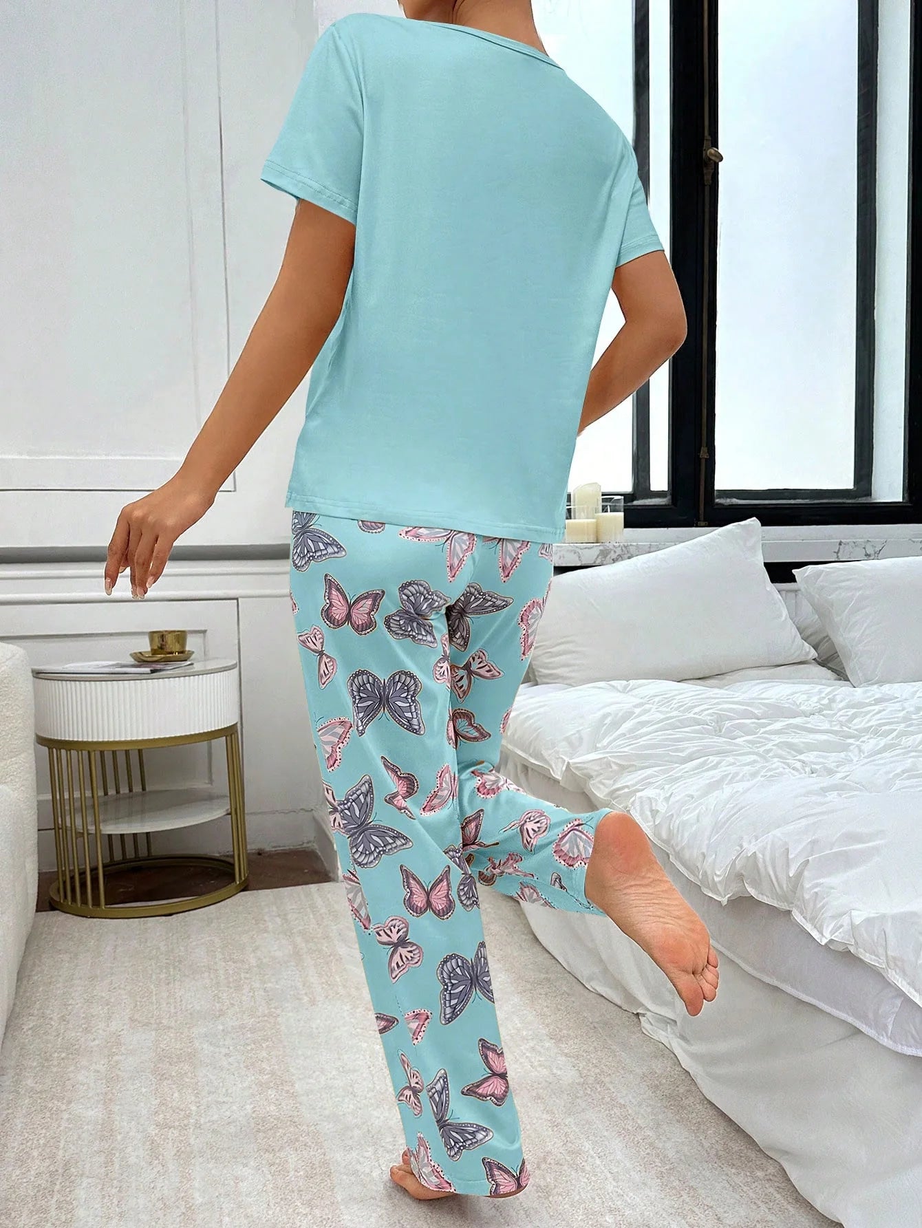 Conjunto de Pijama com Estampa de Borboleta de Manga Curta e Calça Longa Fashionable para Mulheres