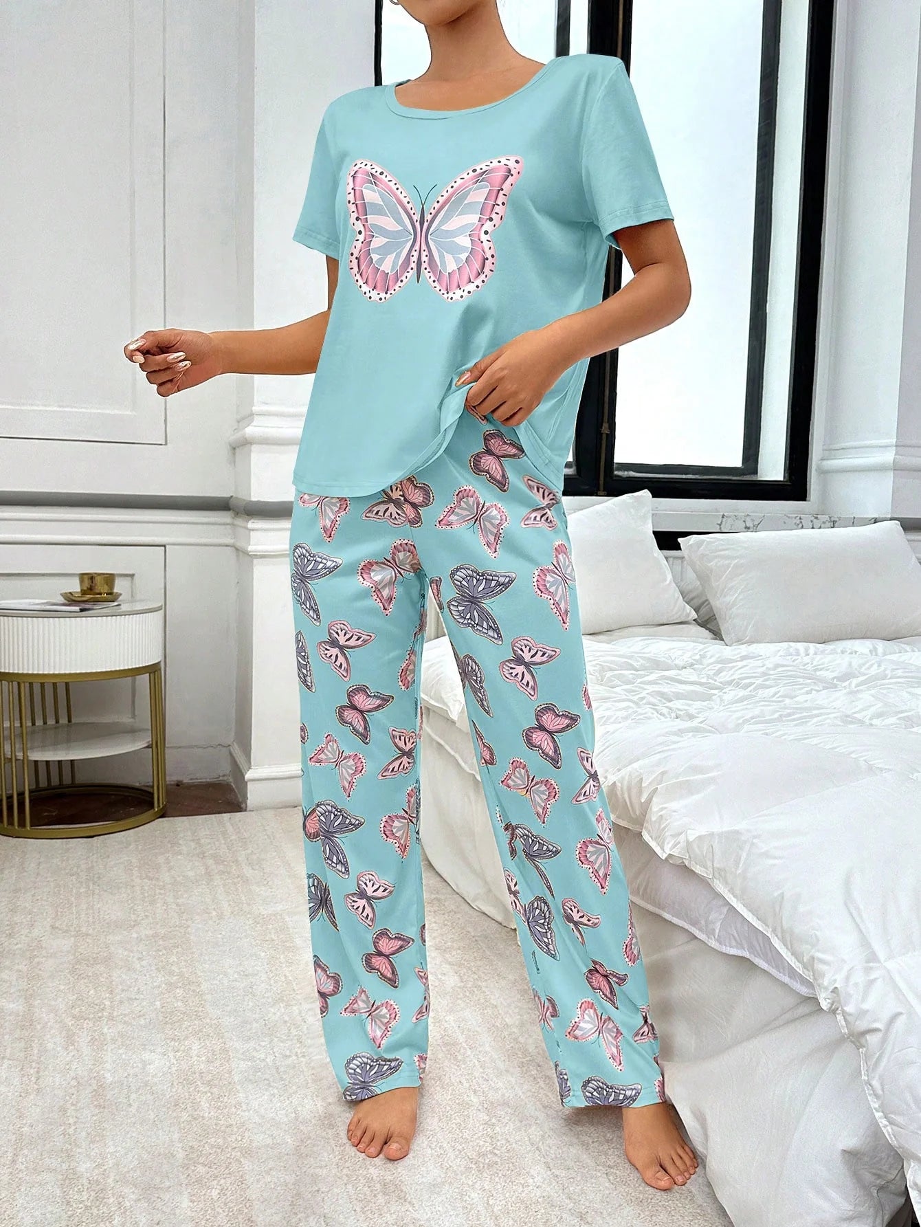 Conjunto de Pijama com Estampa de Borboleta de Manga Curta e Calça Longa Fashionable para Mulheres