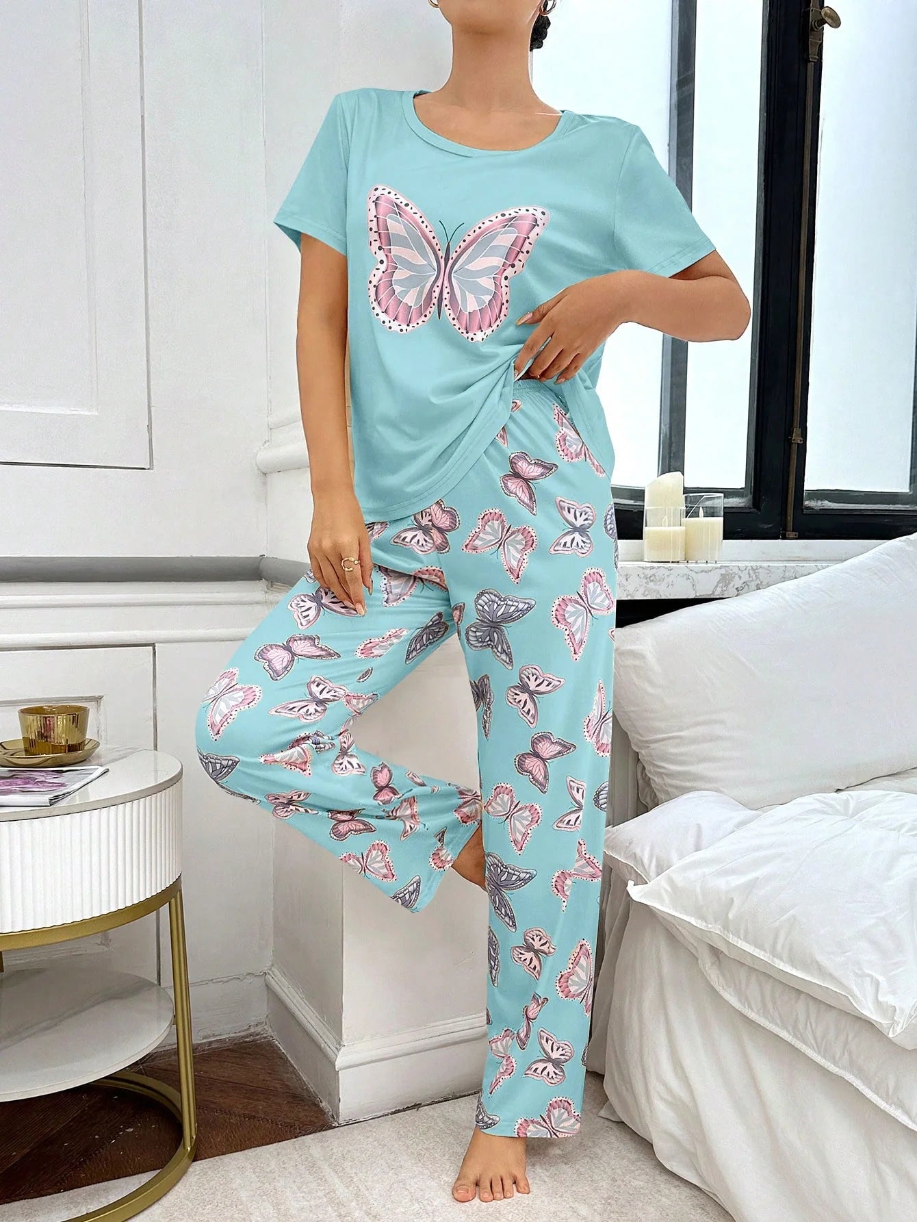Conjunto de Pijama com Estampa de Borboleta de Manga Curta e Calça Longa Fashionable para Mulheres