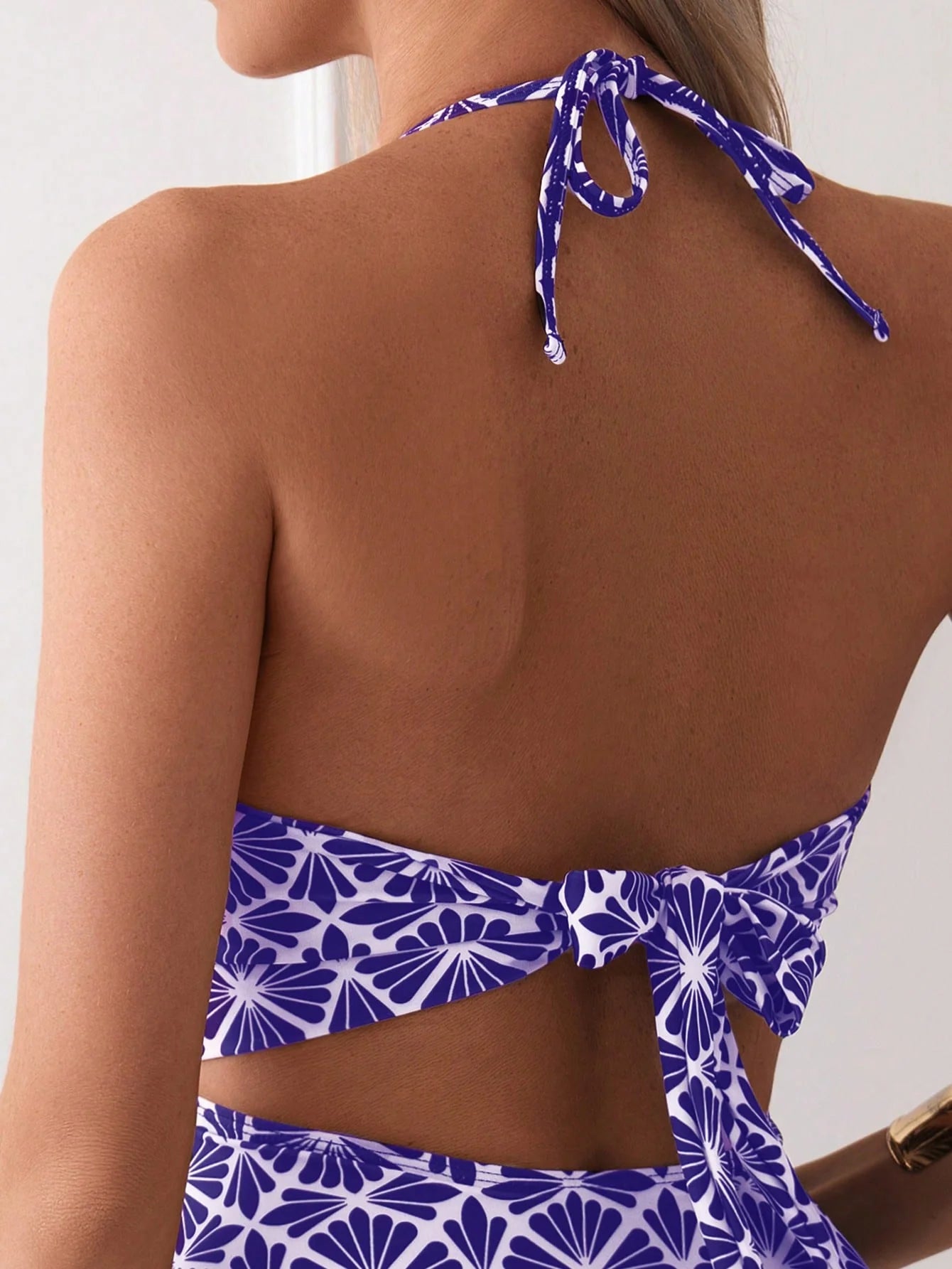 SHEIN Swim Maiô feminino estampado com nó torcido e decote com vazados, estilo Halter, para férias