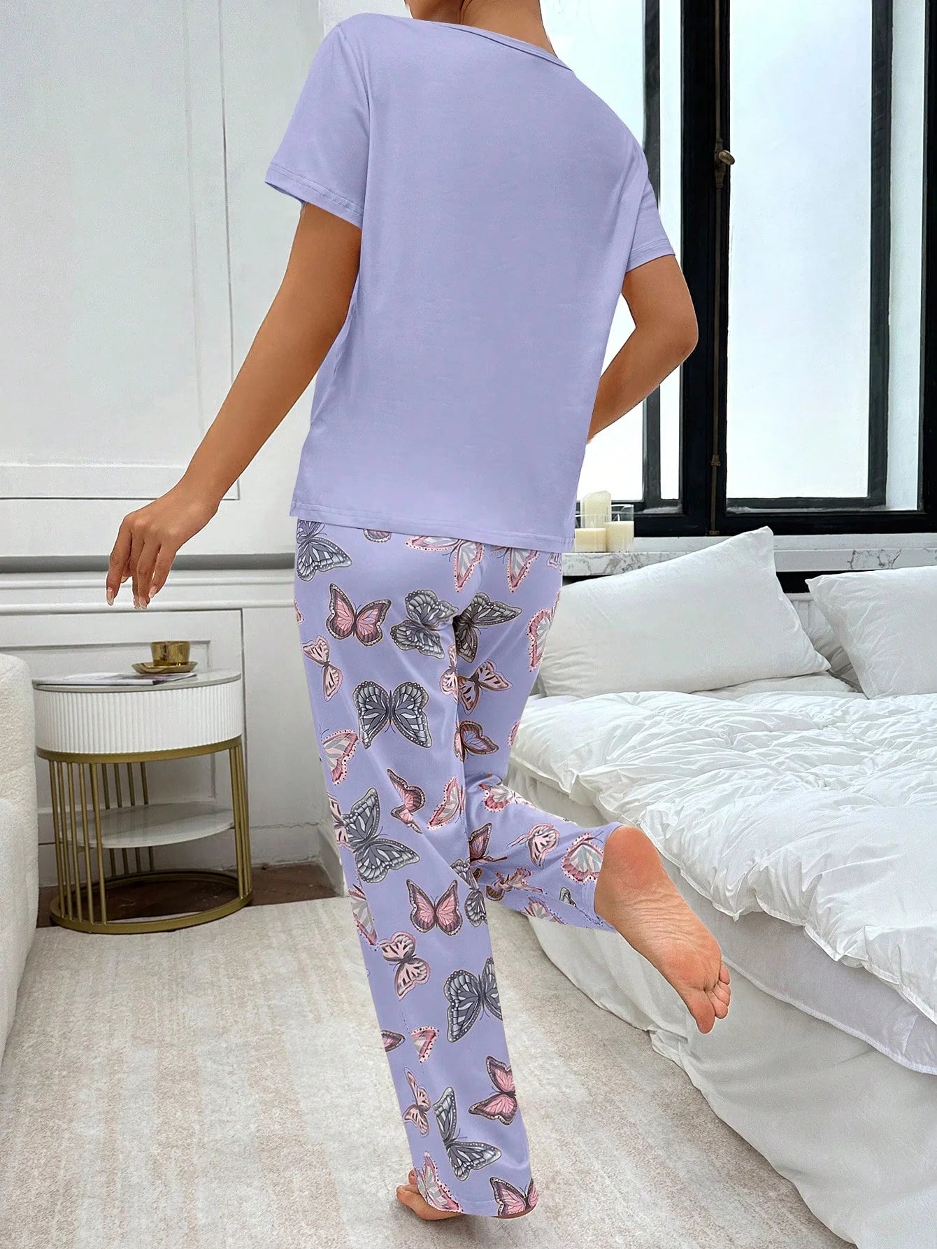 Conjunto de Pijama com Estampa de Borboleta de Manga Curta e Calça Longa Fashionable para Mulheres