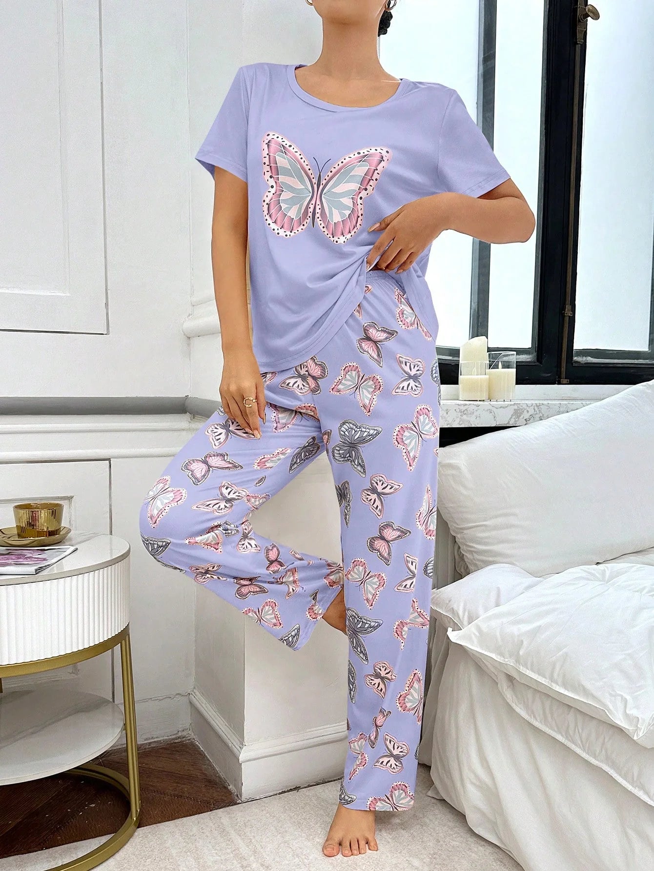 Conjunto de Pijama com Estampa de Borboleta de Manga Curta e Calça Longa Fashionable para Mulheres