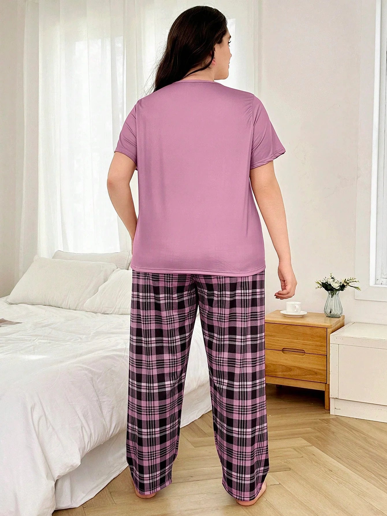 Dream Adore Conjunto de Pijama Xadrez com Estampa de Coração de Gola Redonda, Manga Longa e Calça Longa em Plus Size
