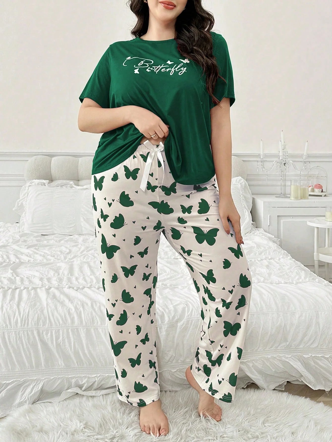 Conjunto de Pijama Plus Size com Estampa de Borboleta e Letra de Manga Curta para Mulheres