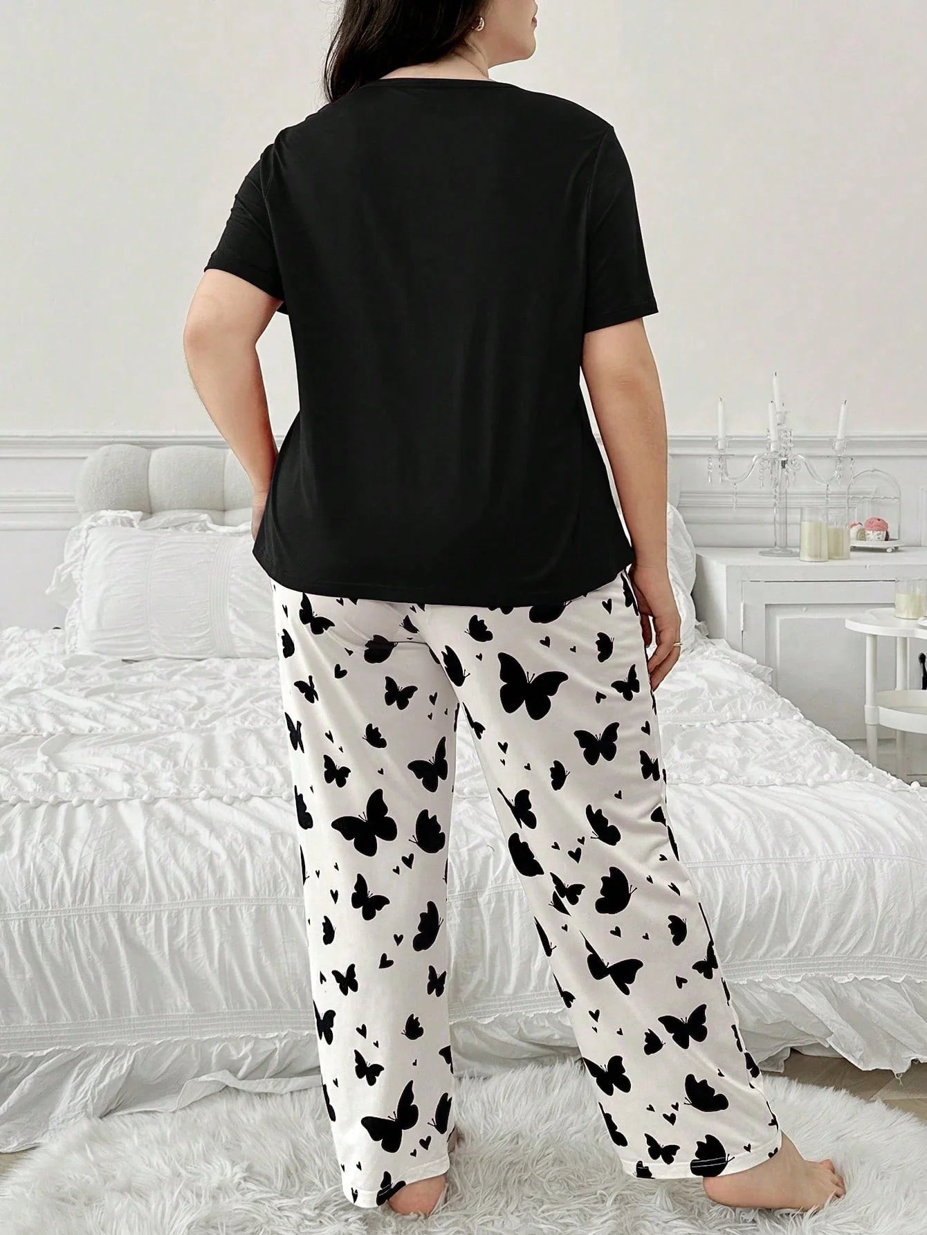 Conjunto de Pijama Plus Size com Estampa de Borboleta e Letra de Manga Curta para Mulheres