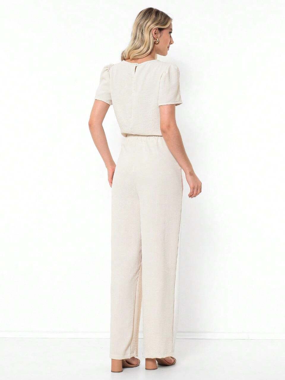 Conjunto Blusa Manga Bishop Com Gola Redonda E Calça Larga Pregas Brenda