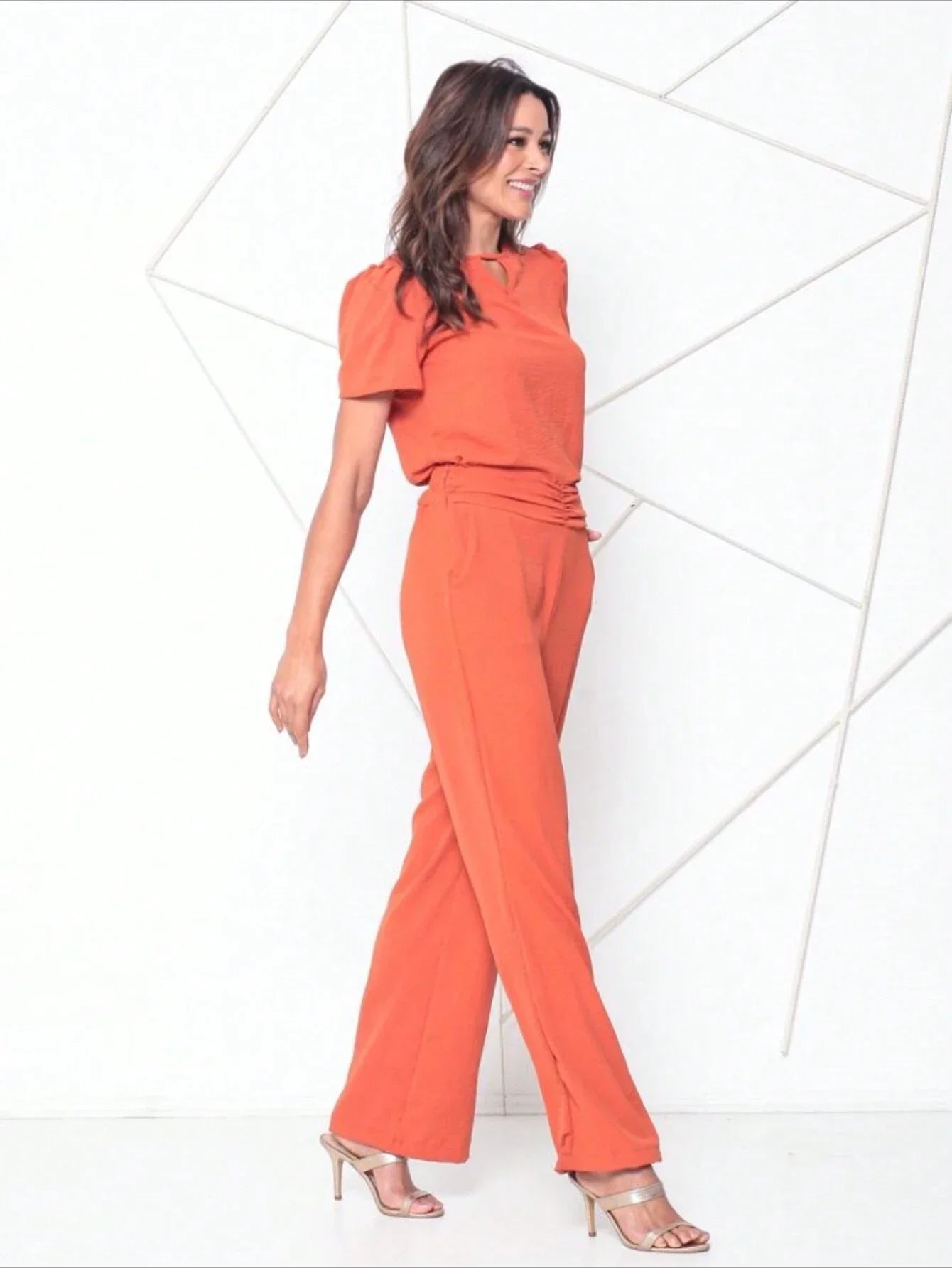 Conjunto Blusa Manga Bishop Com Gola Redonda E Calça Larga Pregas Brenda