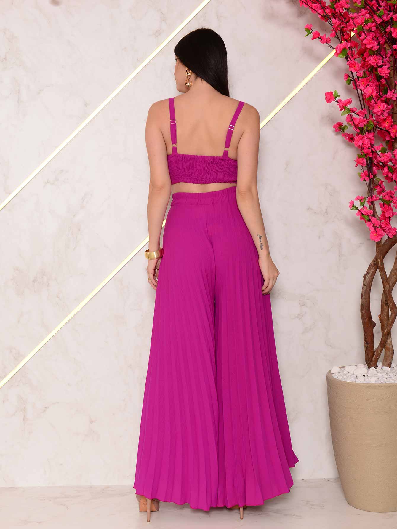 Conjunto Calça Pantalona Plissada E Cropped Top Maitê Conjuntos Femininos