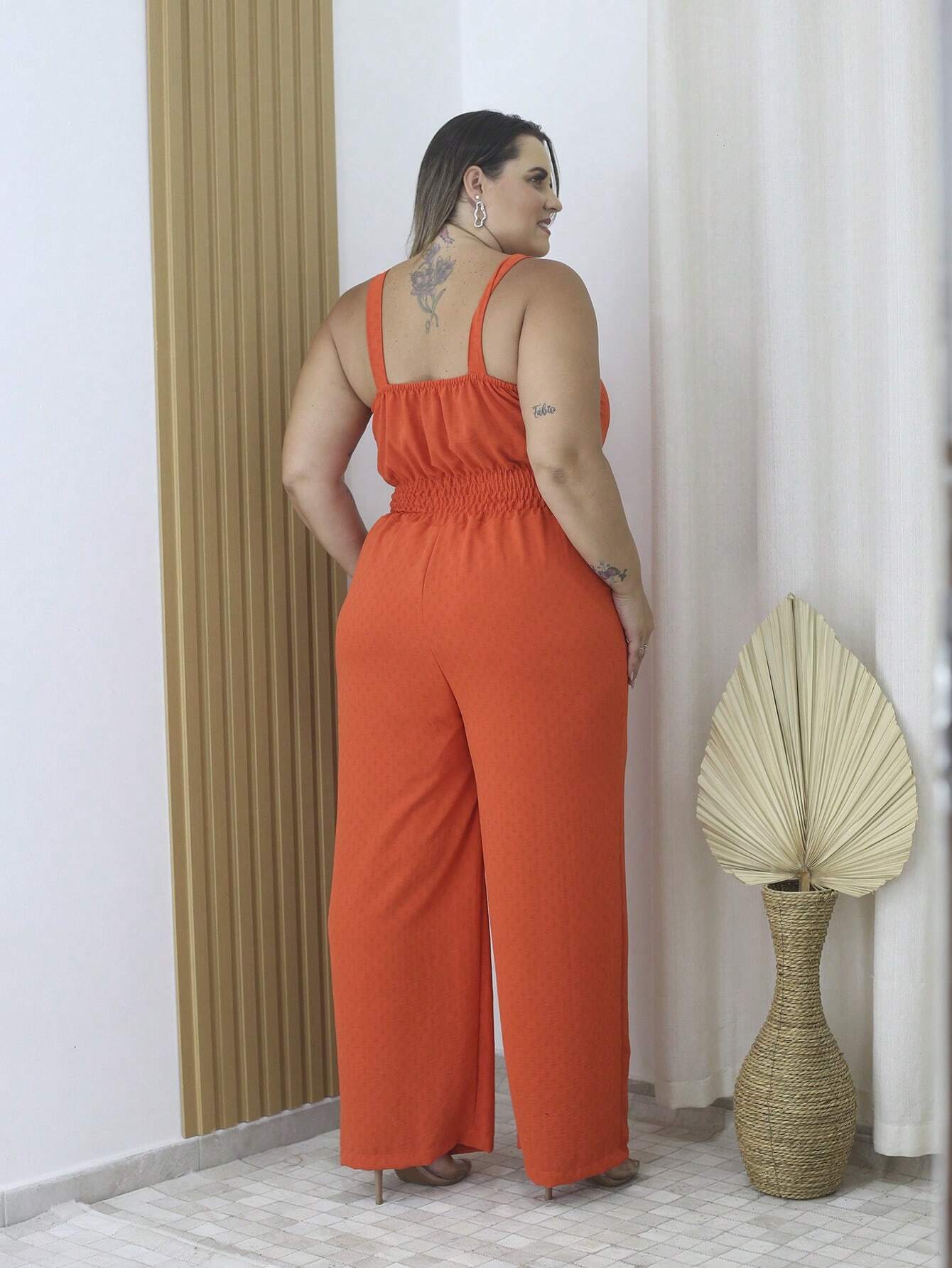 Macacão Pantalona Alça Grossa Com Botões Plus Size Mariane