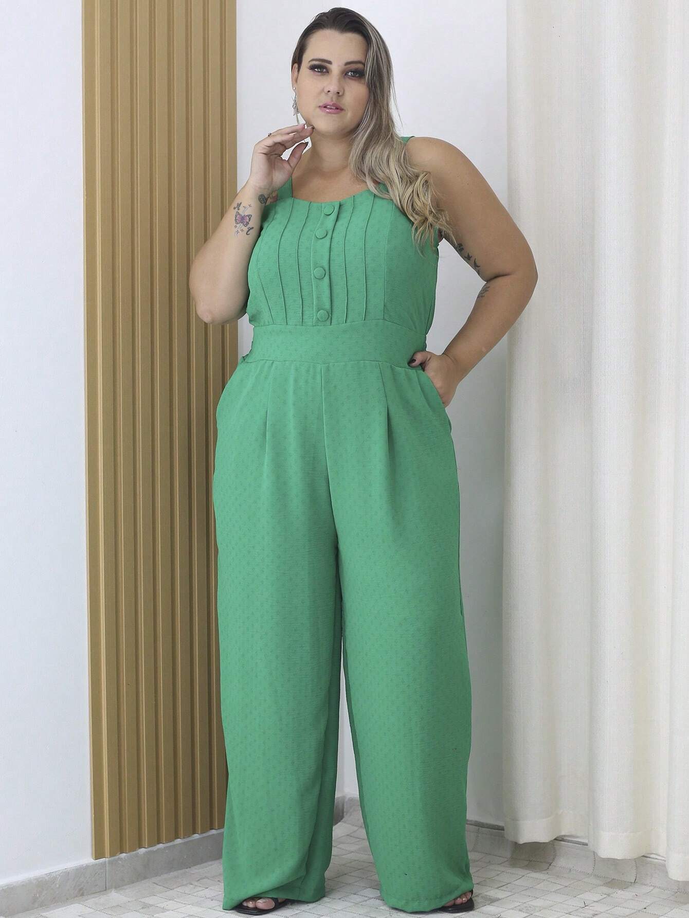 Macacão Pantalona Alça Grossa Com Botões Plus Size Mariane Verde Menta / G1
