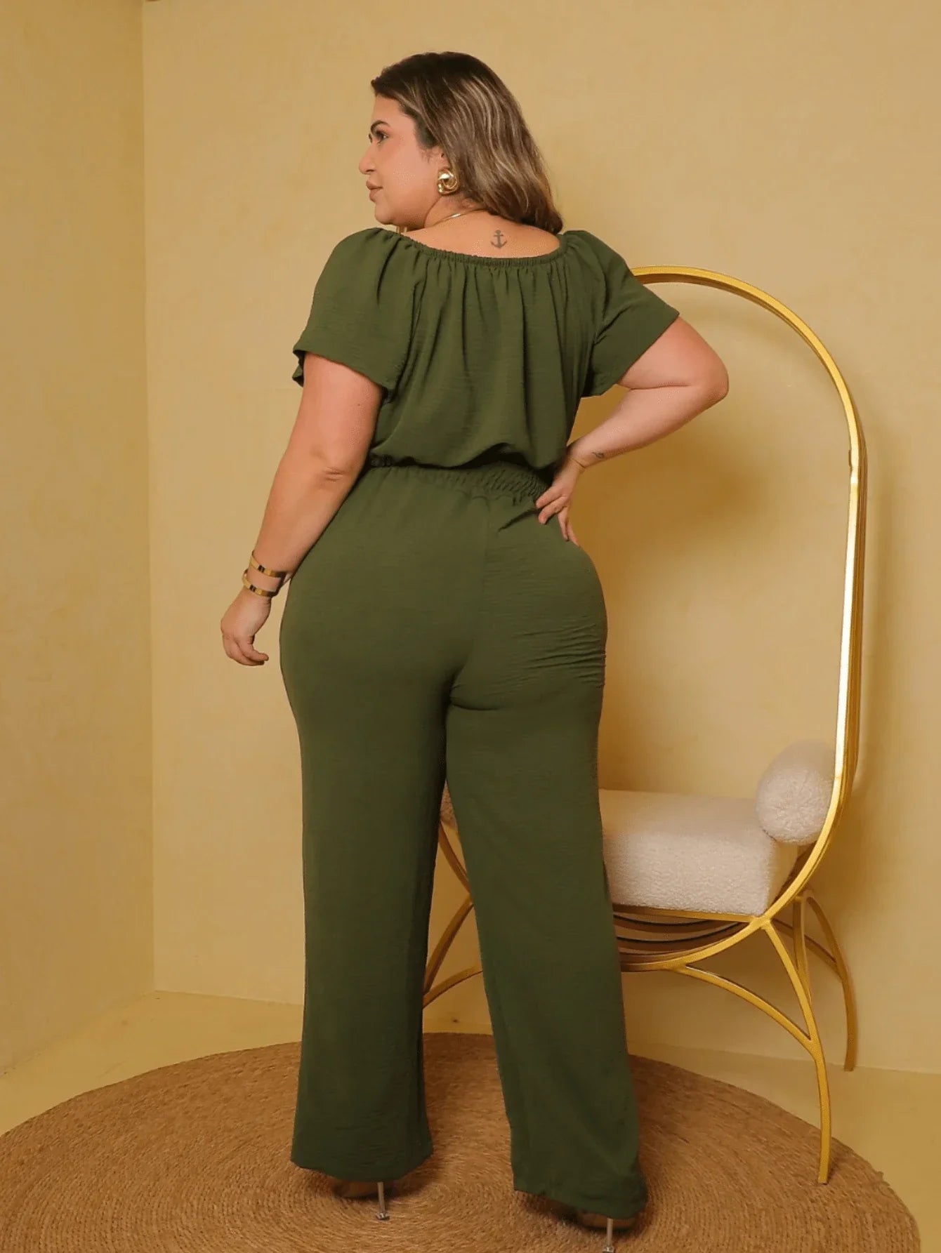 Macacão Perna Longa Com Gola Ombro Á Plus Size Kelly