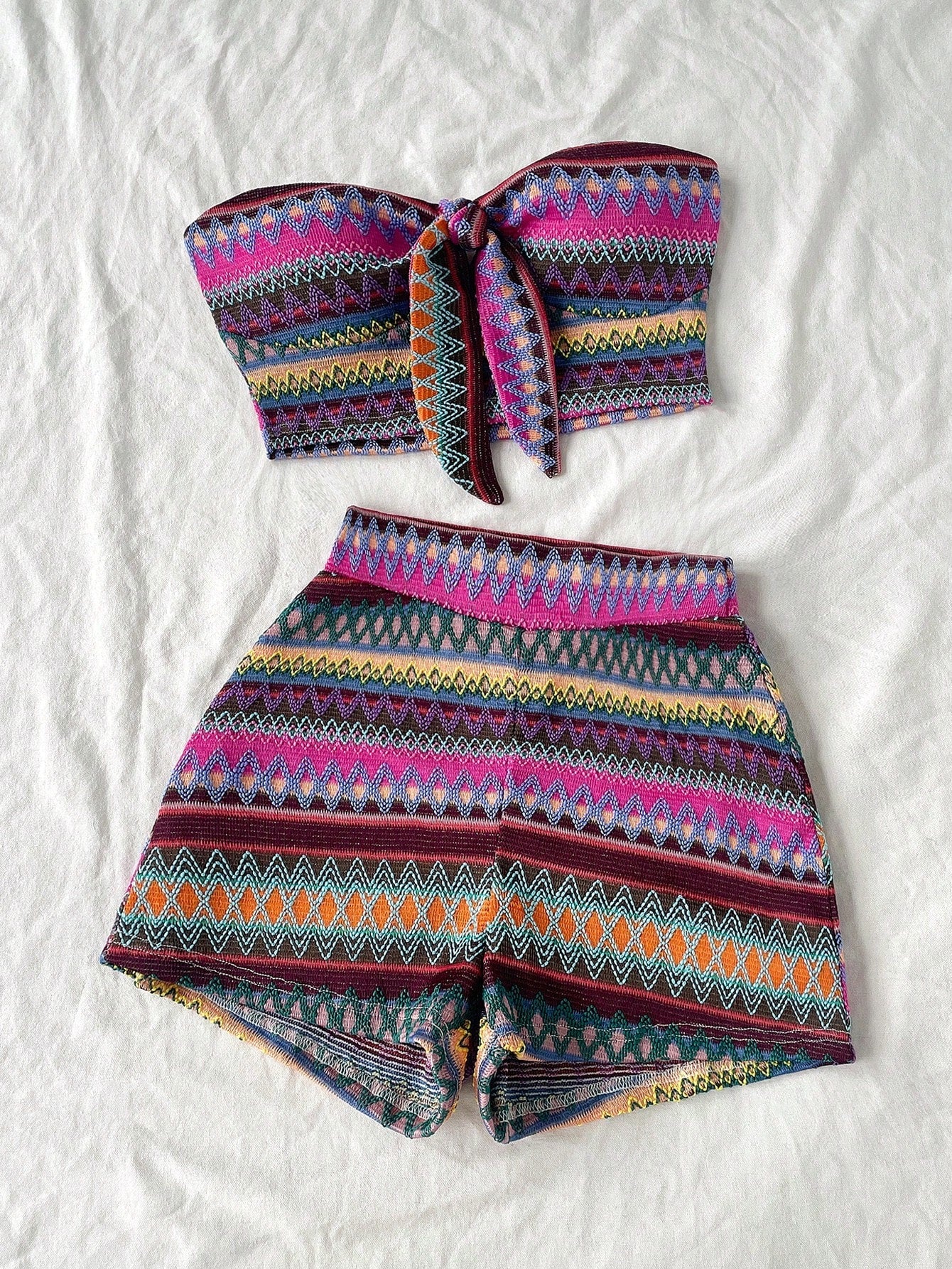Conjunto Casual 2 Peças - Top Bandeau e Shorts Cintura Alta