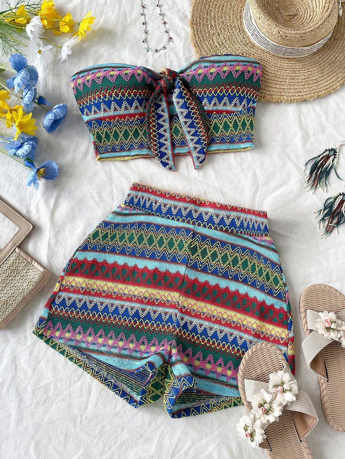 Conjunto Casual 2 Peças - Top Bandeau e Shorts Cintura Alta