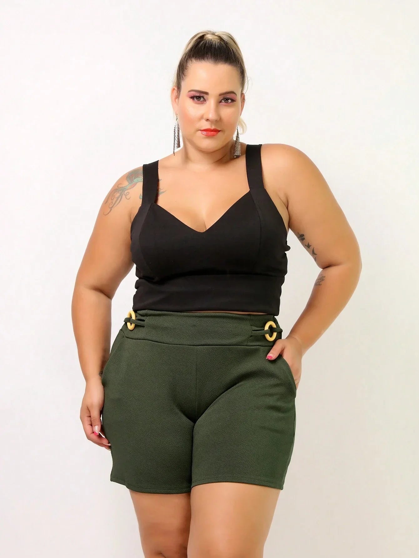 Short Crepe Com Bolso Plus Size Jaqueline Verde Militar / Gg