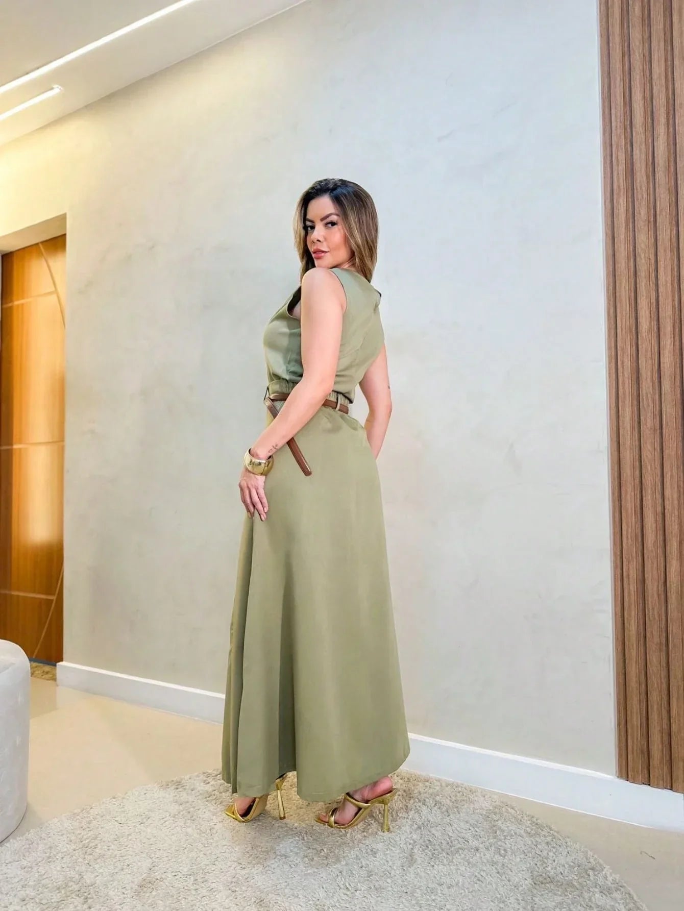 Conjunto Blusa Sem Manga E Saia Longa Com Cinto Renata