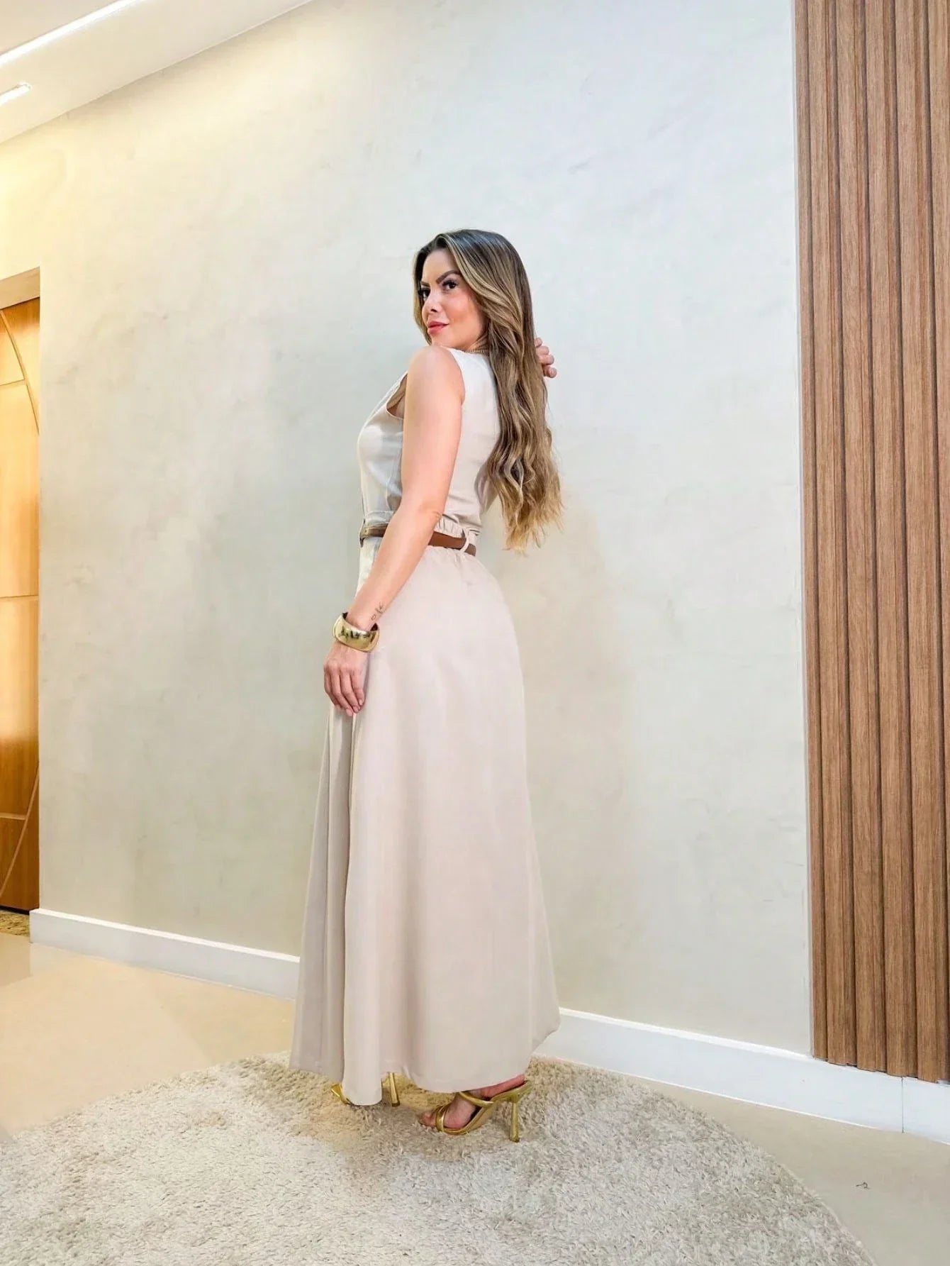 Conjunto Blusa Sem Manga E Saia Longa Com Cinto Renata