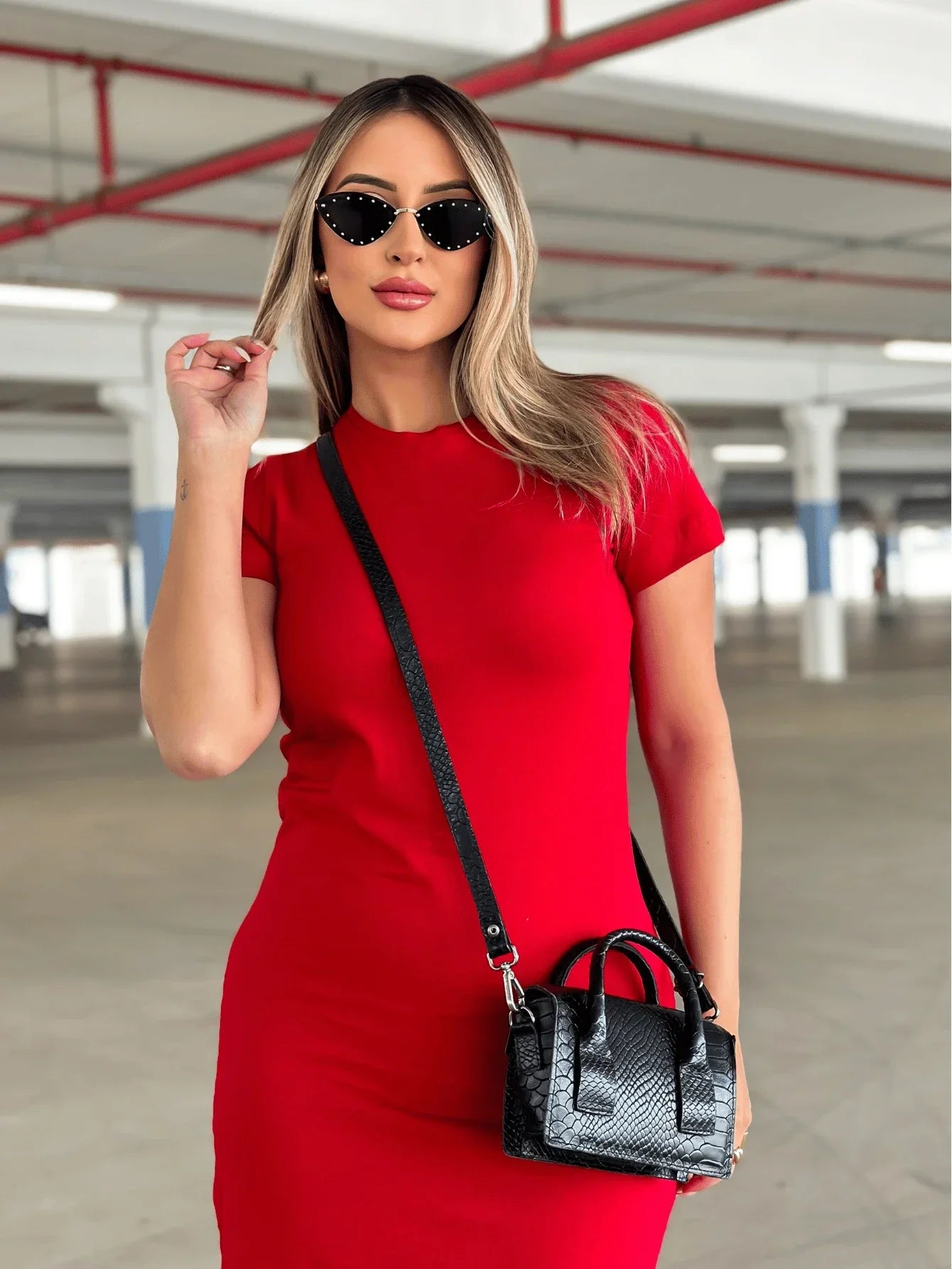 Vestido Midi Com Gola Redonda Bianca