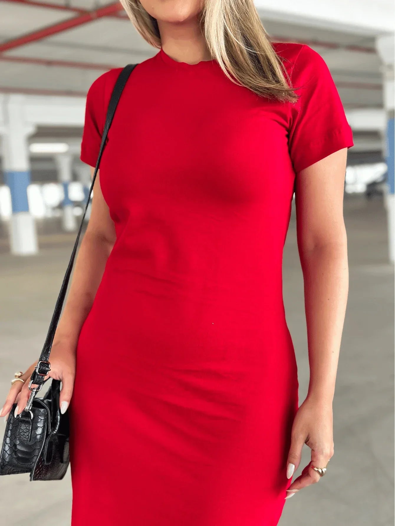 Vestido Midi Com Gola Redonda Bianca