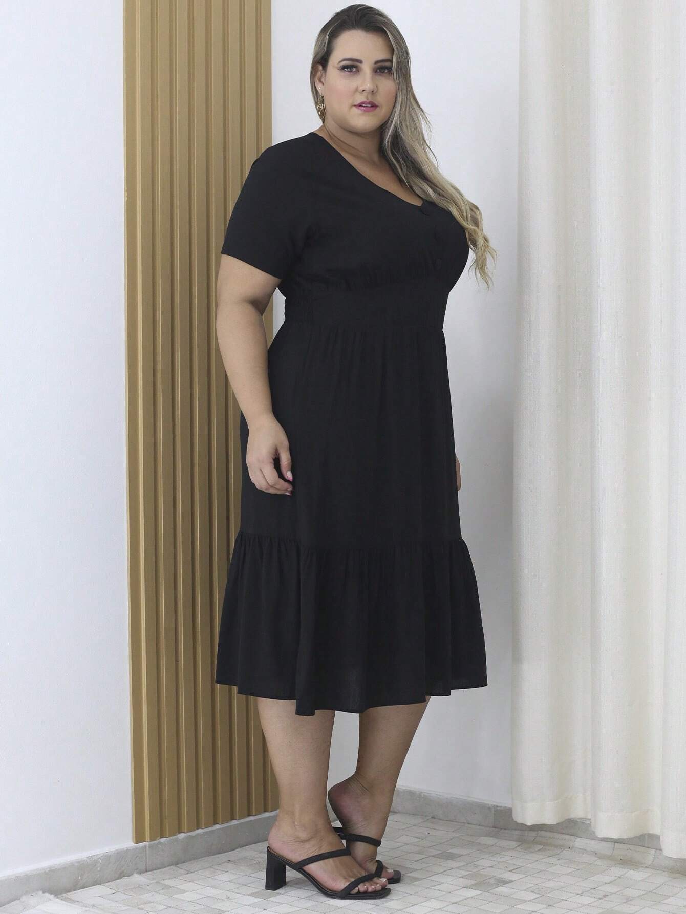 Vestido Midi Com Bainha E Botões Plus Size Samara
