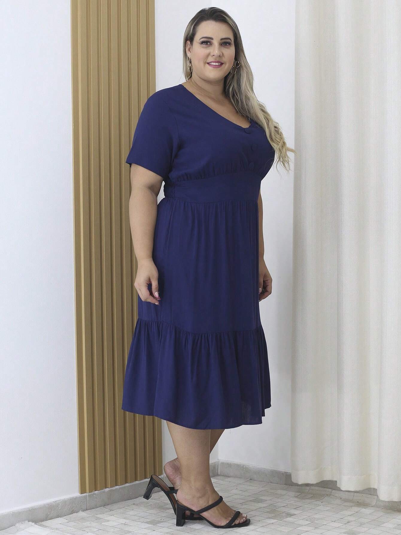 Vestido Midi Com Bainha E Botões Plus Size Samara