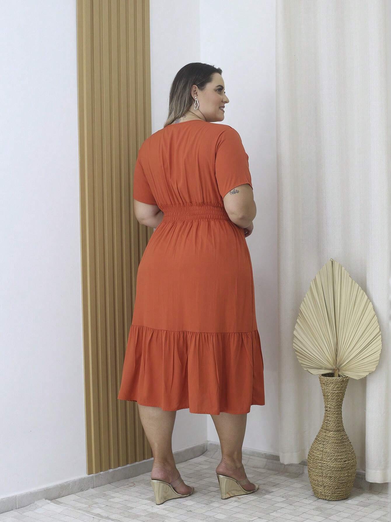 Vestido Midi Com Bainha E Botões Plus Size Samara