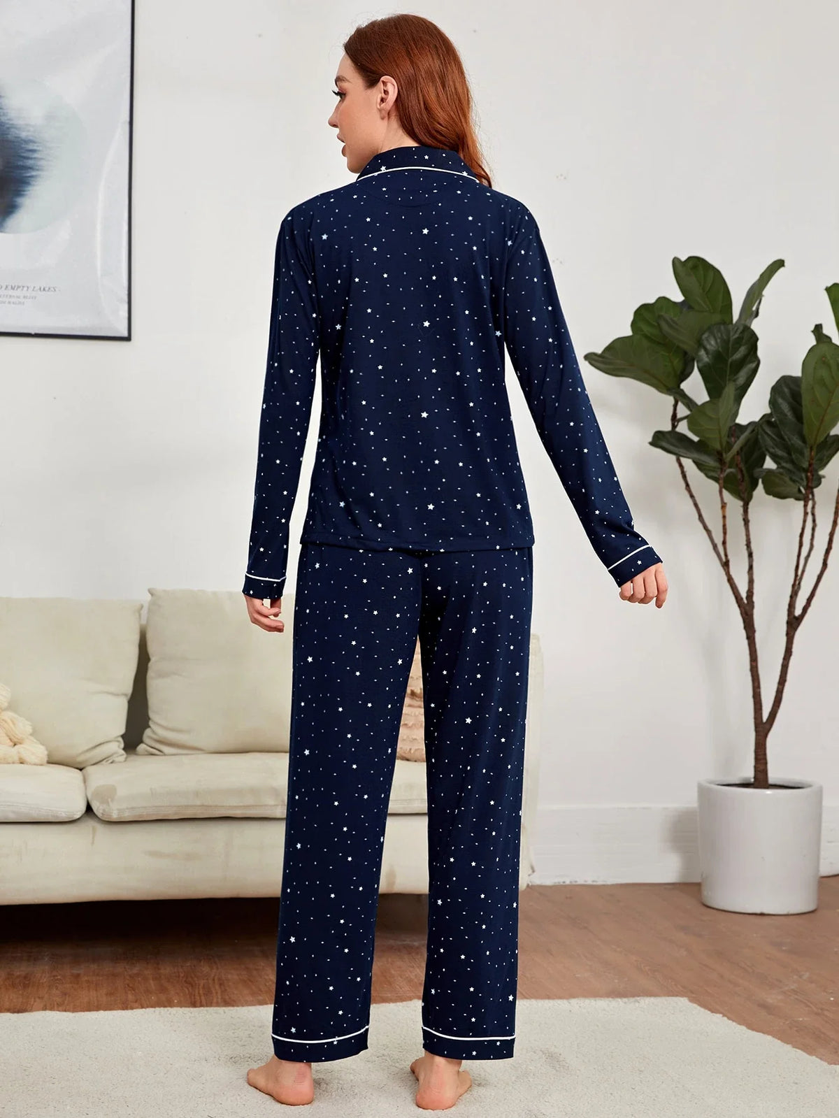 Conjunto de Pijama / Pijama com Estampa Galáxia e Barrado Contrastante