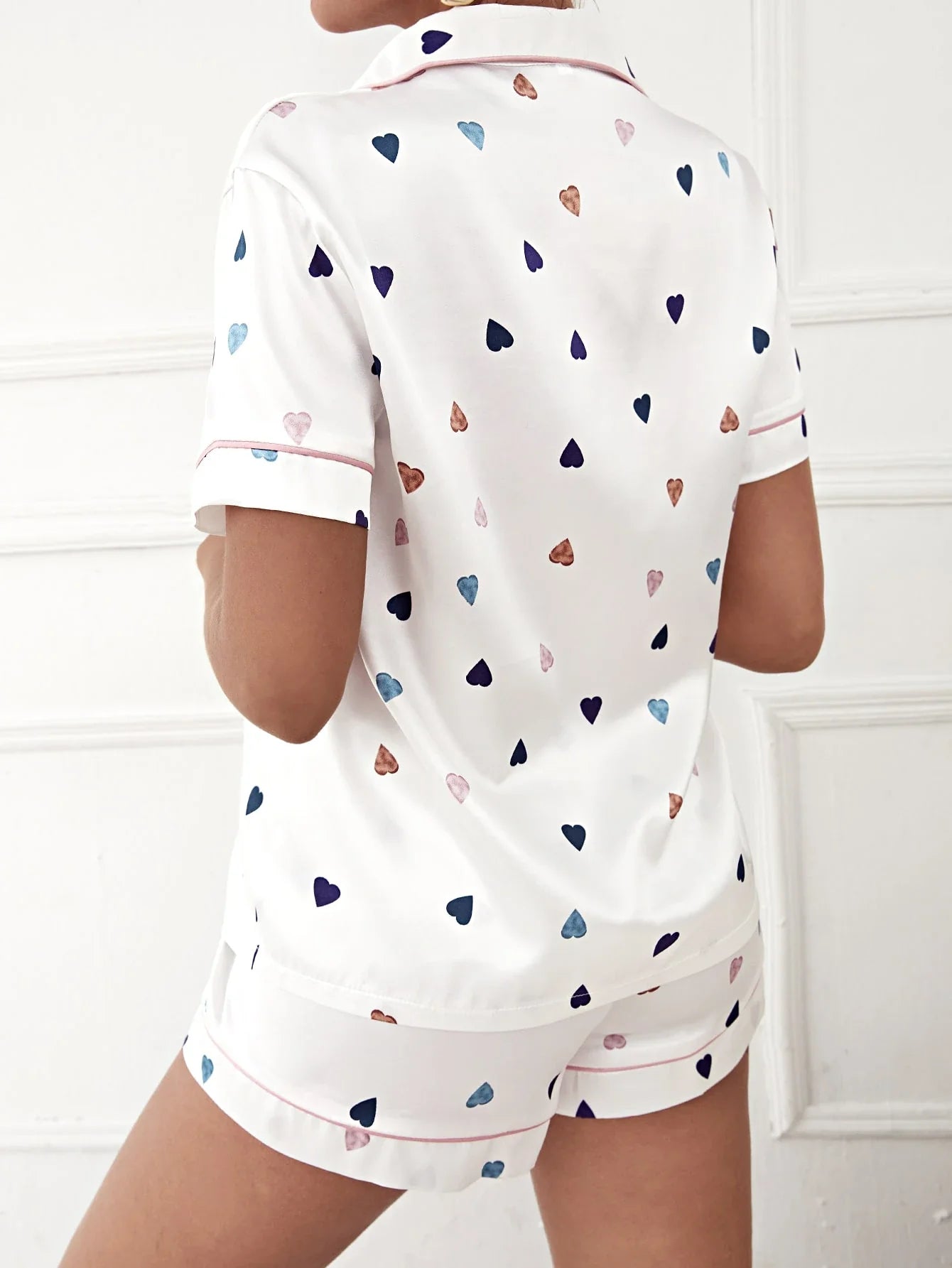 Conjunto de Pijama Blusa e Calça com Estampa de Coração Colorido e Barra de Contraste / Conjunto de Pijama Branco