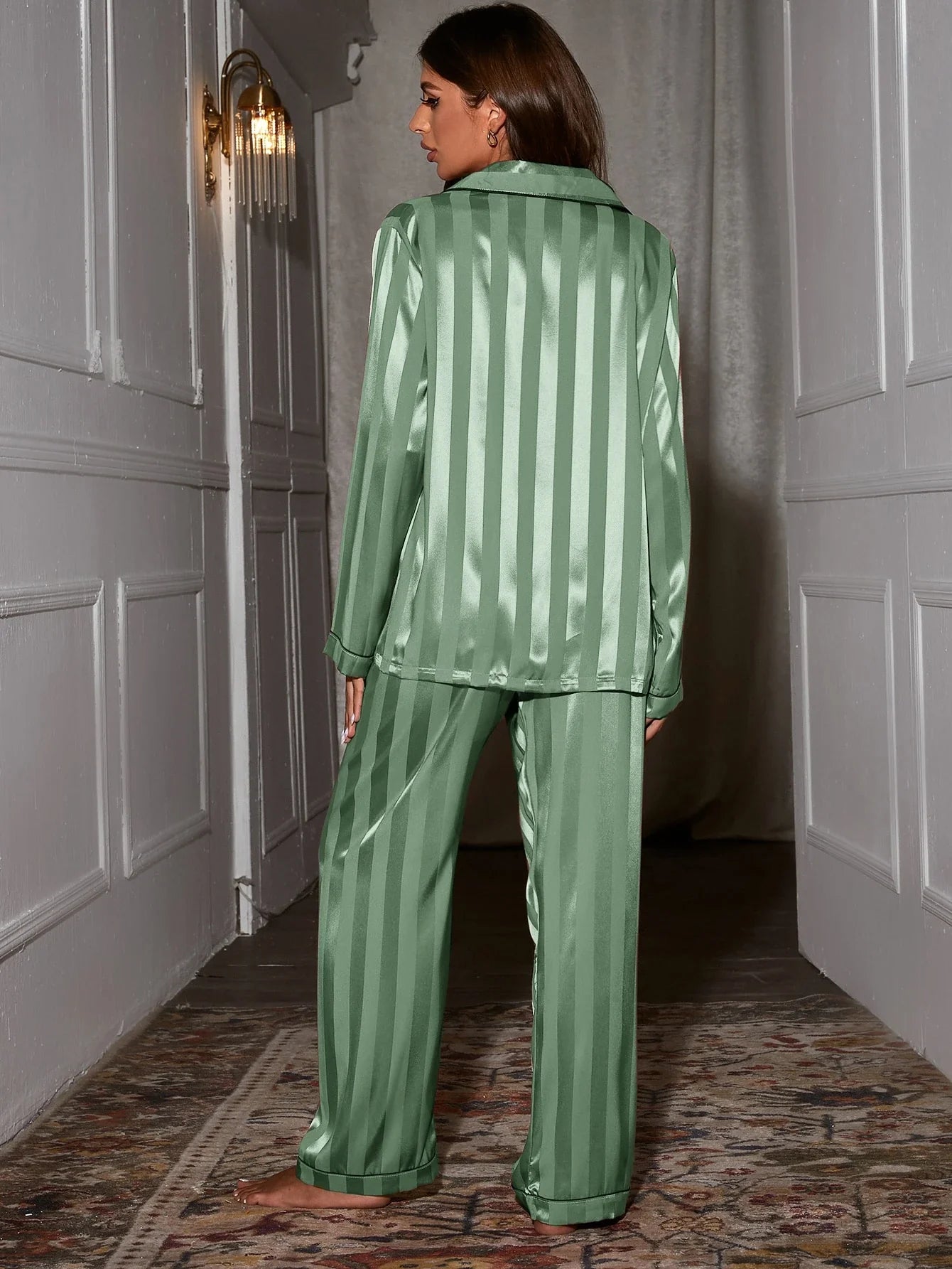 SHEIN Conjunto de pijama de cetim com acabamento em contraste