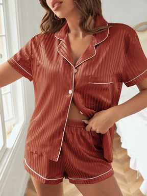 CoupledUp Conjunto de Pijama Listrado com Botões na Frente em Cetim, Conjunto Branco