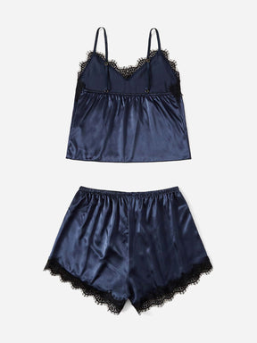 Conjunto de Pijama com Top Camiseta e Shorts em Cetim com Renda