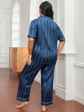 Conjunto de Pijama com Blusa de Cetim e Calça com Piping de Contraste em Jacquard Listrado