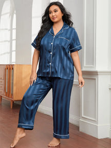 Conjunto de Pijama com Blusa de Cetim e Calça com Piping de Contraste em Jacquard Listrado
