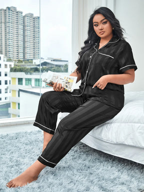 Conjunto de Pijama com Blusa de Cetim e Calça com Piping de Contraste em Jacquard Listrado