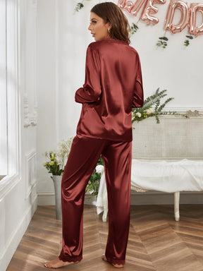 Conjunto de Pijama com Renda Guipure e Cetim