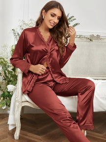 Conjunto de Pijama com Renda Guipure e Cetim