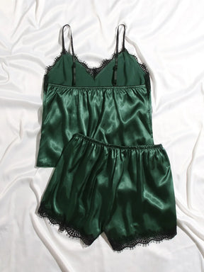Conjunto de Pijama com Top Camiseta e Shorts em Cetim com Renda