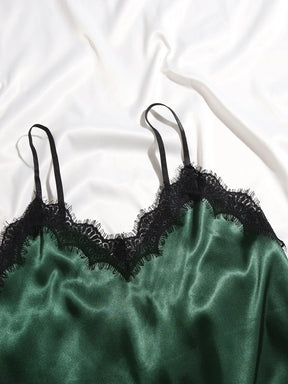 Conjunto de Pijama com Top Camiseta e Shorts em Cetim com Renda