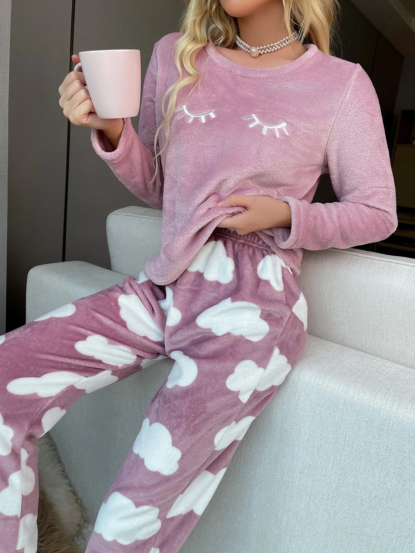 Conjunto de Pijama de Manga Longa de Flanela com Bordado de Cílios
