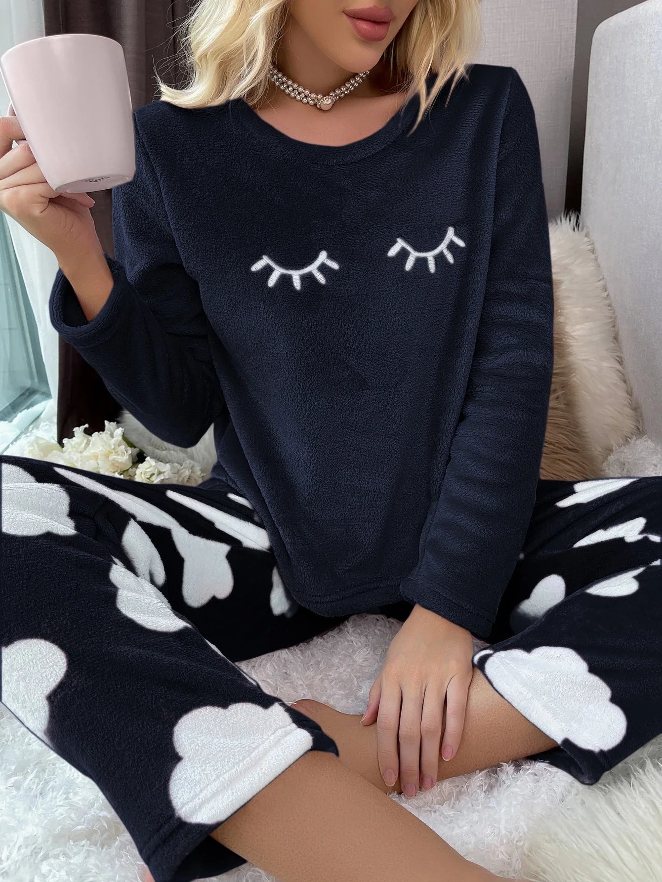 Conjunto de Pijama de Manga Longa de Flanela com Bordado de Cílios