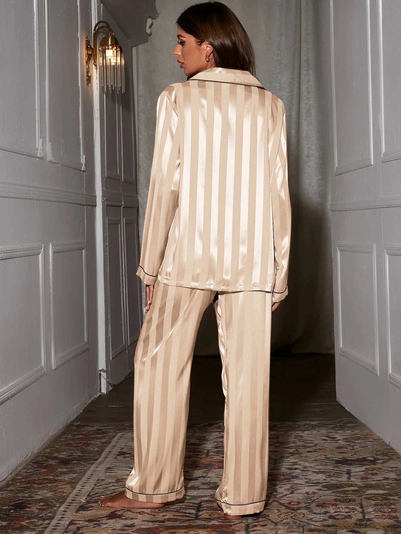 SHEIN Conjunto de pijama de cetim com acabamento em contraste