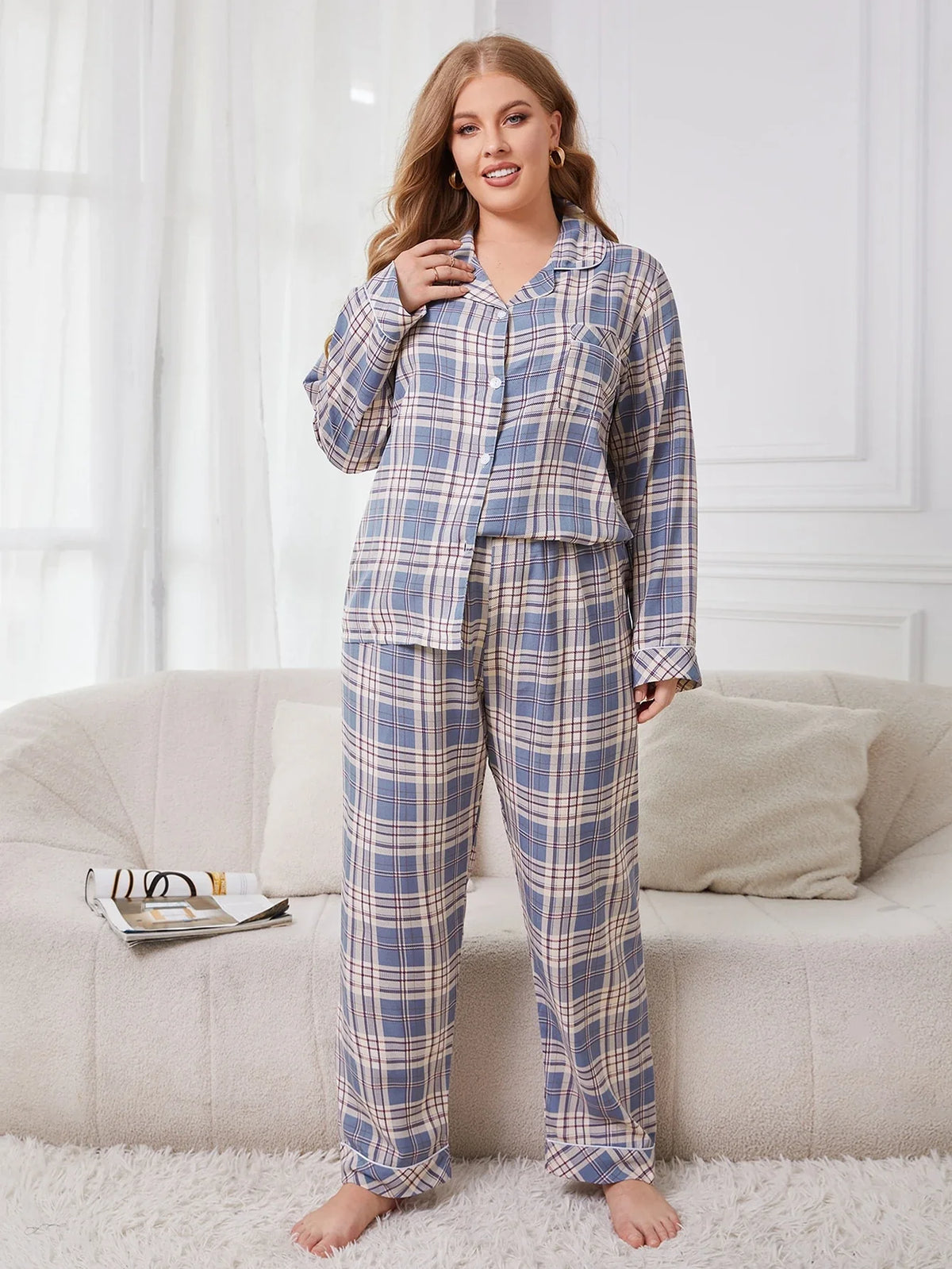 Conjunto de Pijama com Estampa Xadrez e Detalhe em Viés Contraste