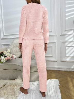 Conjunto de Pijama Flanelado com Bordado de Cílios e Corações