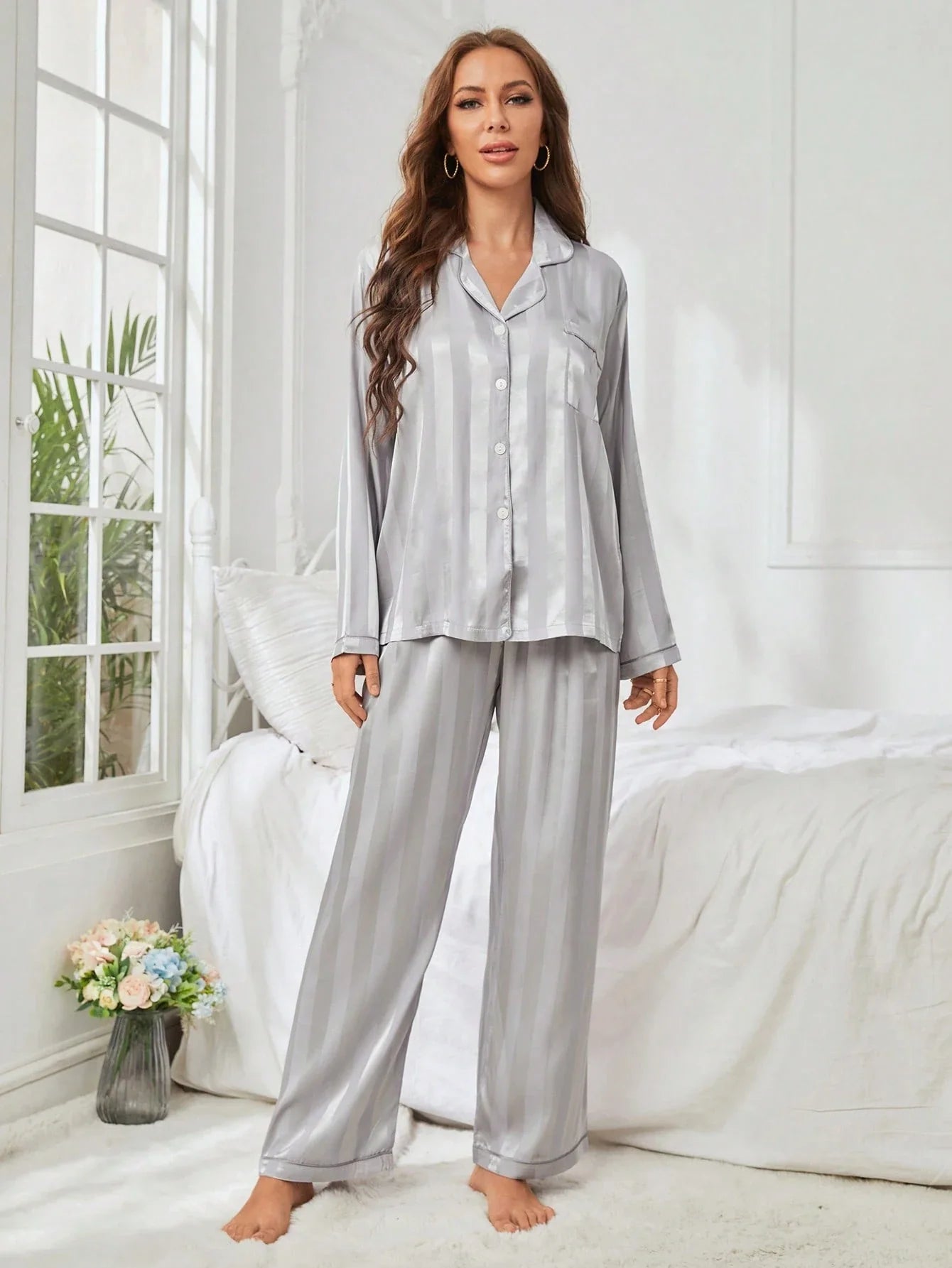 SHEIN Conjunto de pijama de cetim com acabamento em contraste