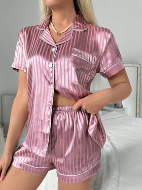CoupledUp Conjunto de Pijama Listrado com Botões na Frente em Cetim, Conjunto Branco